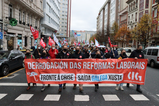 Movilización de la CIG en A Coruña para exigir mejoras en los salarios y pensiones, así como la derogación de las reformas a la jubilación de 2011 y 2013.