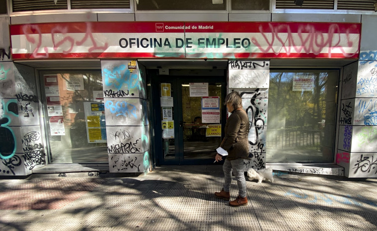 Galicia pierde casi 1.300 parados en noviembre, pero todavía hay 152.747 desempleados