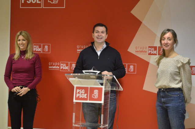 Los diputados del PSdeG Marina Ortega, Gonzalo Caballero y Paloma Castro en rueda de prensa
