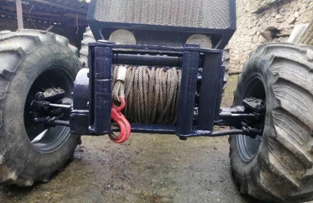 Cabrestante sustraído en un monte de Monterroso (Lugo).
