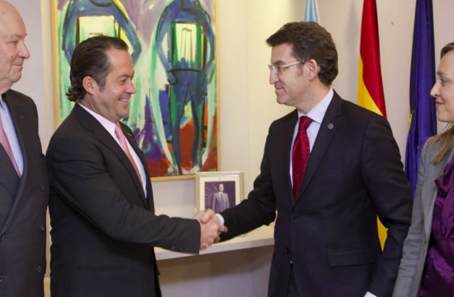 Escotet y Nuu00f1ez Feiju00f3o en una foto de archivo