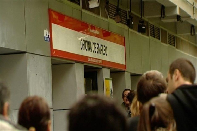 España cierra 2015 con el mayor descenso de paro de la serie histórica