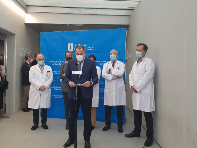 El conselleiro de Sanidade, Julio García Comesaña, durante un acto en el Hospital Meixoeiro de Vigo