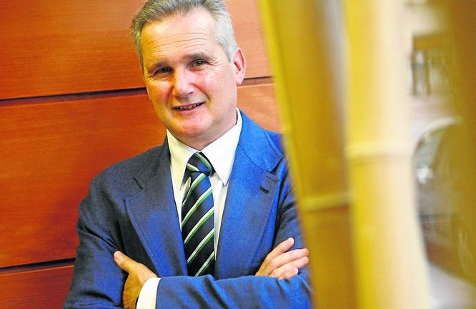 Francisco Bastita en una imagen de la Universidad de Oviedo donde es catedru00e1tico de Derecho Constitucional