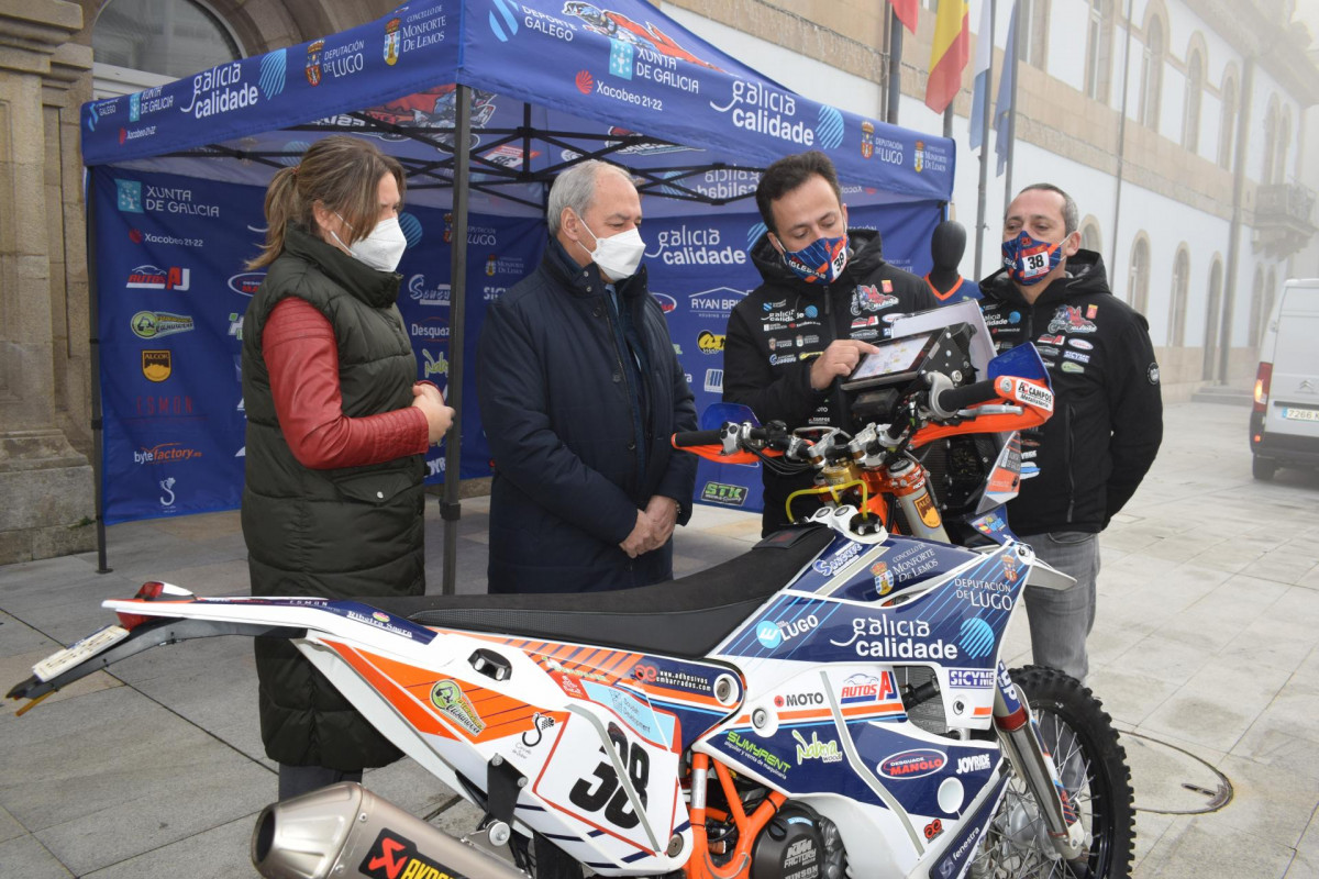 141221 Presentaciu00f3n da colaboraciu00f3n con Eduardo Iglesias no Rally Dakar