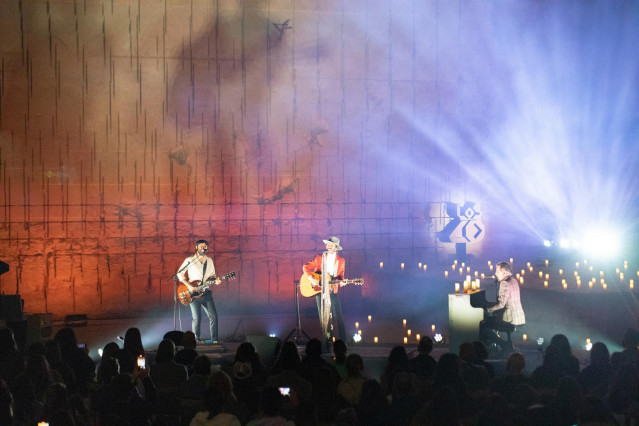 Archivo - El cantante y músico Leiva durante un concierto