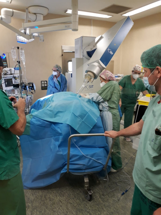 El Hospital Clínico estrena un acelerador lineal portátil para aplicar radioterapia durante la extirpación de tumores
