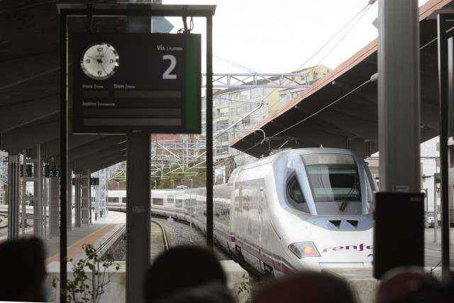 Inauguración de la línea de AVE Madrid-Galicia, en la Estación de A Gudiña-Porta, a 20 de diciembre de 2021, en A Gudiña, Ourense, Galicia, (España). Tras más de 16 años de planificación y numerosas fechas y aplazamientos para su culminación, el AVE inaug