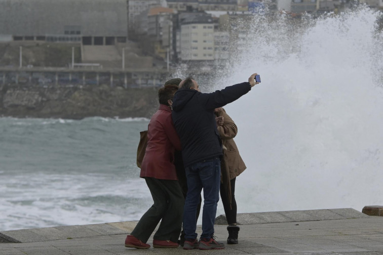 Alerta naranja en el litoral gallego el día de Nochebuena, con olas de más de 5 metros en A Coruña y Pontevedra​