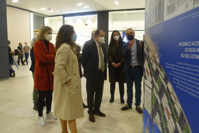 El alcalde de Vigo, Abel Caballero, visita la exposición