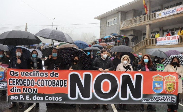 Protesta contra el parque eólico Os Cotos en Cerdedo y Ponteareas