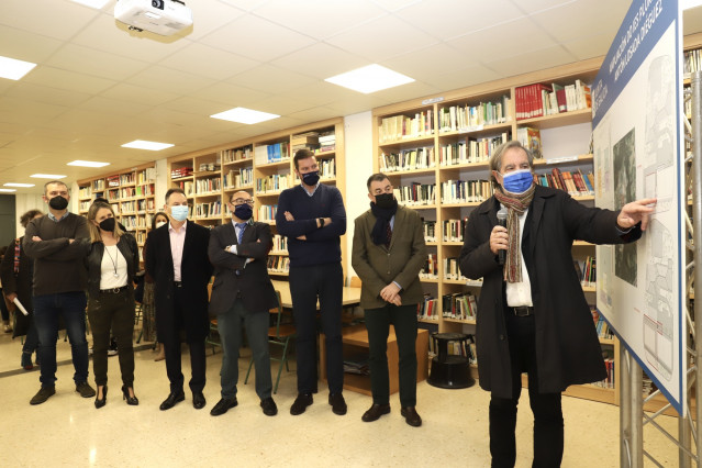 El conselleiro de Educación visita el IES plurilingüe Antón Losada de A Estrada