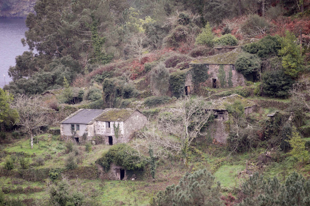 Vista general de la aldea de San Xiao, situada en la Ribeira Sacra, a 10 de enero de 2022, en San Xiao, Carballedo, Lugo, Galicia, (España).