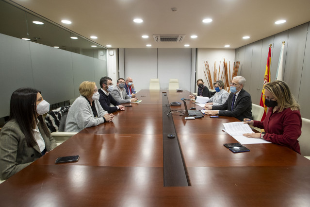 O vicepresidente segundo e conselleiro de Economía, Empresa e Innovación, Francisco Conde, mantén un encontro en relación coa Mina de San Finx.