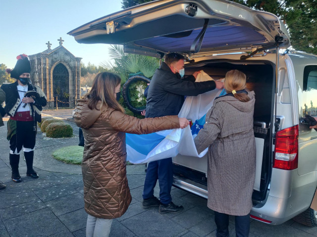 Traslado de los restos del poeta Uxío Novoneyra desde el cementerio de Lugo a O Courel.