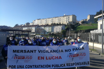 Manifestación de trabajadores de seguridad Mersant delante de la Xunta