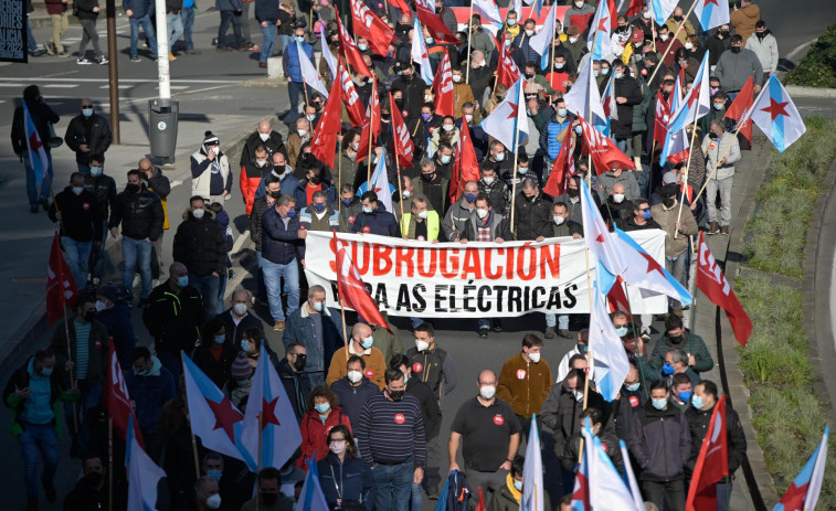 Un millar de trabajadores del metal marchan por A Coruña por un convenio 