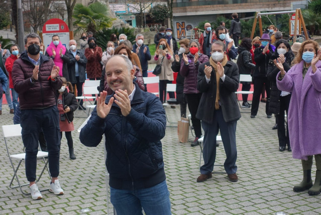 El secretario provincial del PSOE de Pontevedra, David Regades, junto al alcalde de Vigo, Abel Caballero, y la presidenta de la Diputación, Carmela Silva, en el arranque de su campaña de las primarias.