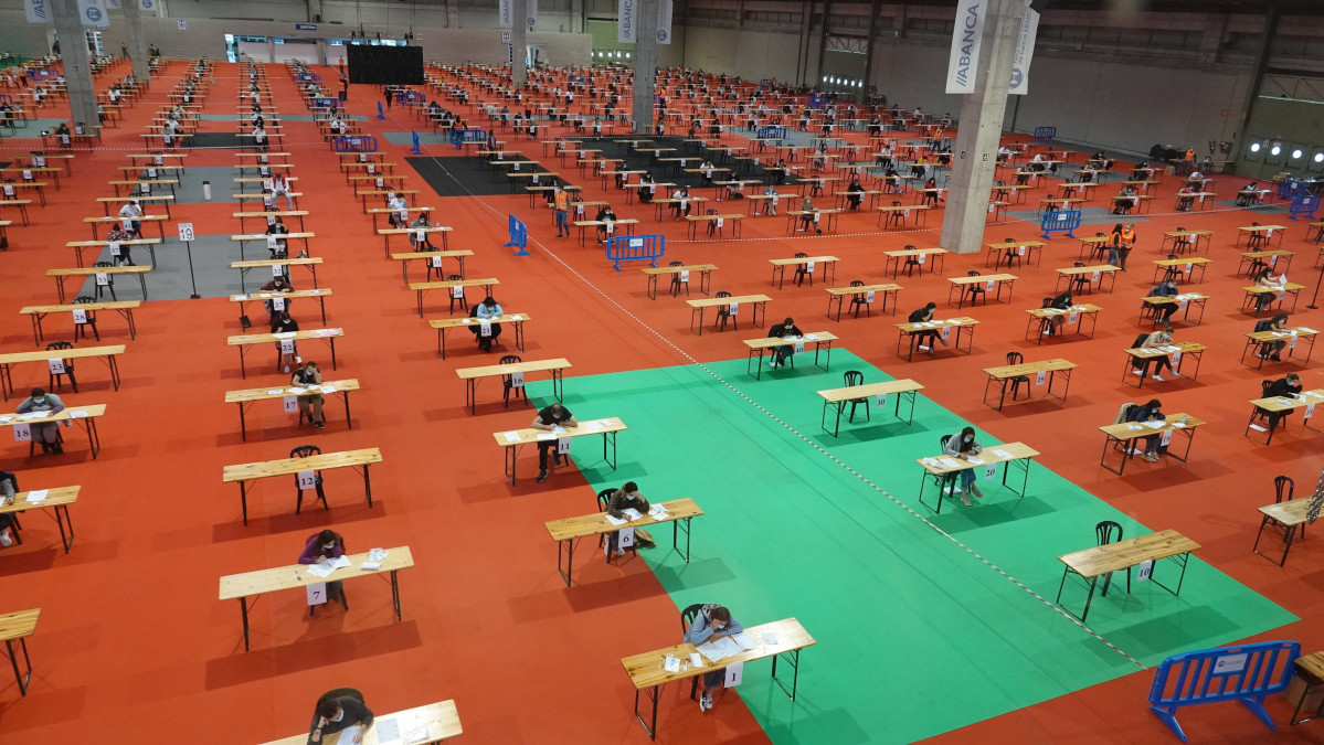 Archivo - Oposiciones al Servizo Galego de Saúde (Sergas) celebradas el 26 de septiembre de 2021 en el recinto de la Feira Internacional de Galicia, en Silleda (Pontevedra).