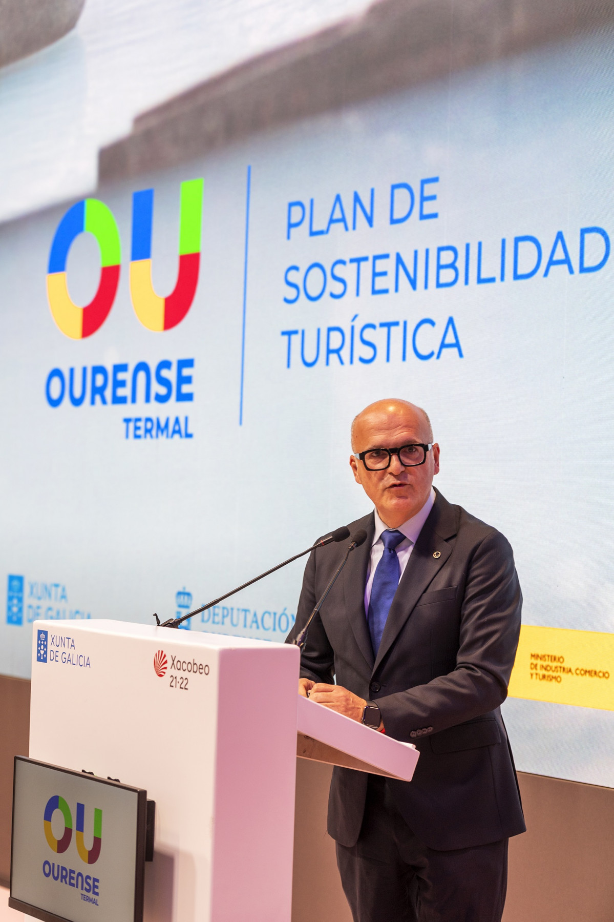 El presidente de la Diputación de Ourense, Manuel Baltar, ha presentado este jueves en Fitur el Plan de Sostenibilidad Turística en Destino 'Ourense Termal'