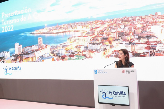 La alcaldesa de A Coruña, Inés Rey, presenta la oferta de la ciudad en Fitur