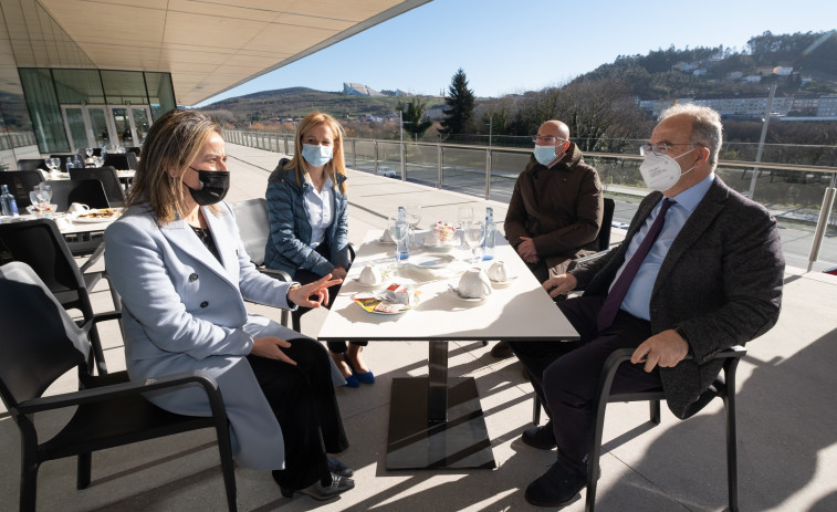 La estación intermodal de Santiago este su nueva cafetería, 'O Balcón das Brañas', a la espera del AVE