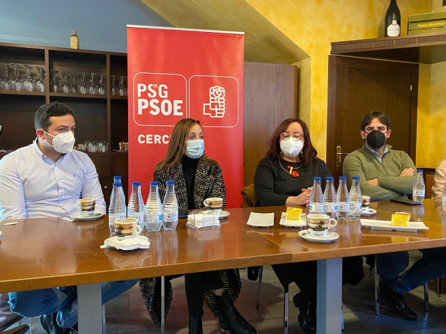 La diputada autonómica Noa Díaz, candidata a liderar el PSdeG-PSOE de la provincia de A Coruña, en un encuentro con la militancia en Cerceda.