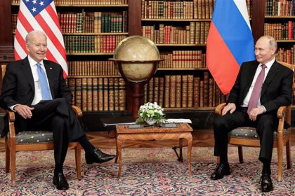 ​Crece la tensión entre Rusia y Estados Unidos, que evacúa a las familias de sus diplomáticos en Ucrania