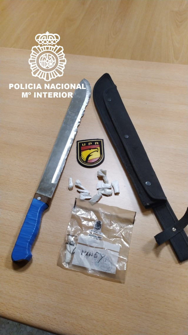 Efectos intervenidos por la Policía Nacional en inspecciones en locales del barrio de O Couto en Ourense.