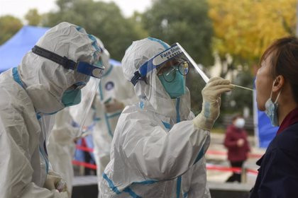 Investigadores europeos descubren qué hace a la variante ómicron menos grave que su hermana delta​