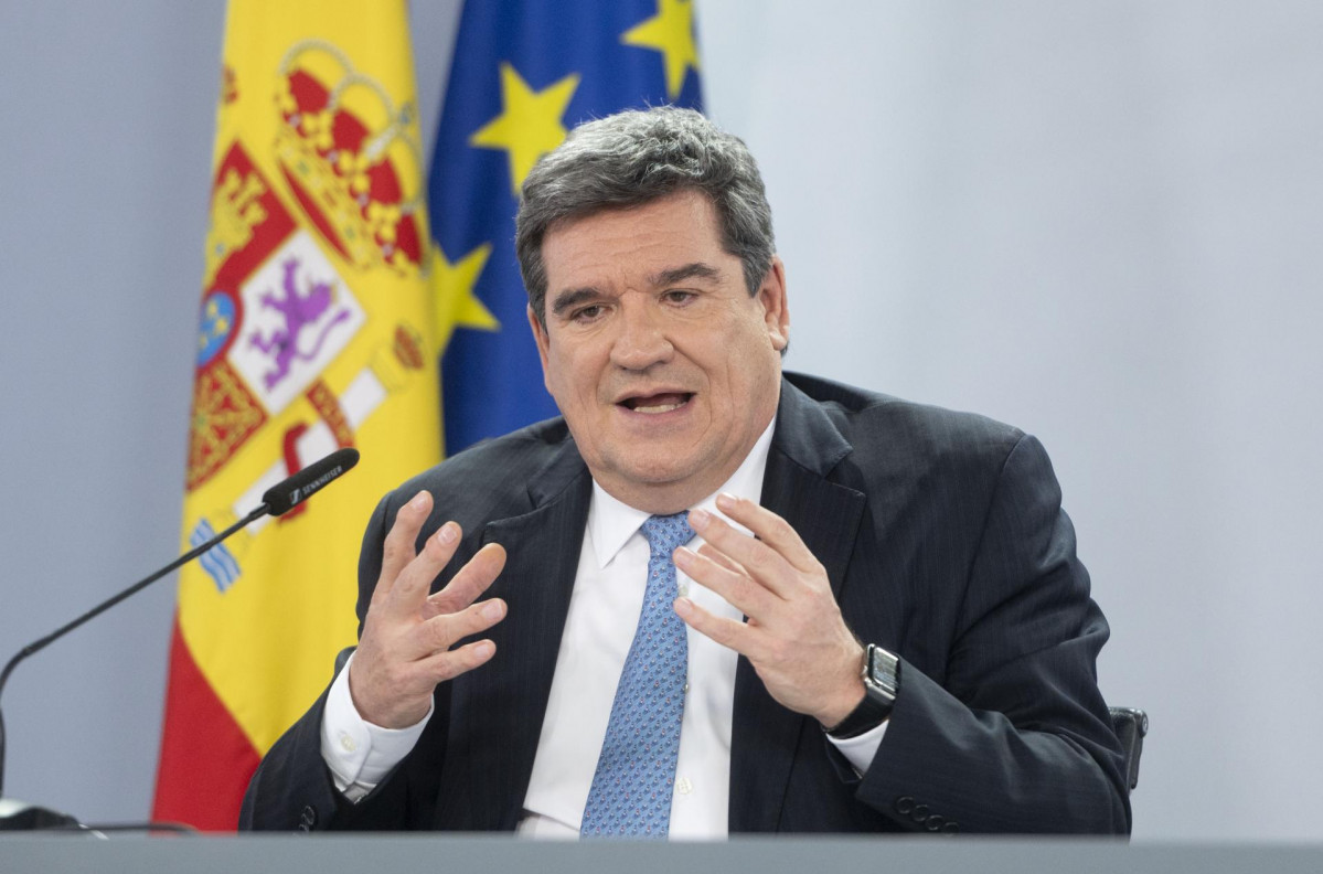 El ministro de Inclusión, Seguridad Social y Migraciones, José Luis Escrivá, comparece tras la reunión del Consejo de Ministros en Moncloa, a 25 de enero de 2022, en Madrid (España). El Consejo d