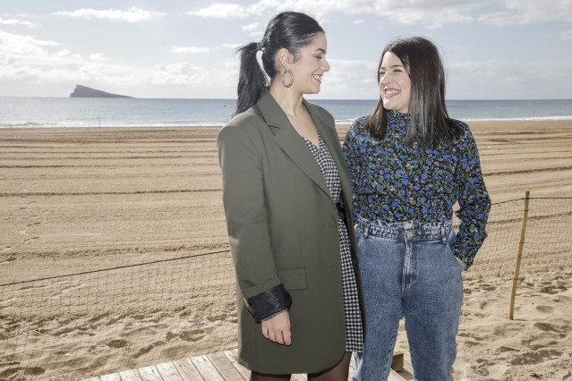 El grupo musical Tanxugueiras, posan antes de subir al estudio móvil de ‘La Gran Consulta’ de RTVE durante su visita a Benidorm, en el marco del Benidorm Fest 2022, a 25 de enero de 2022, en Benidorm, Alicante, Comunidad Valenciana (España). Su llegada a