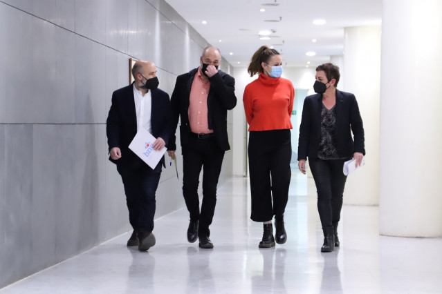 De izquierda a derecha. Los diputados Néstor Rego (BNG), Jordi Salvador (ERC), Mireia Veh (CUP) y Mertxe Aizpurua (Bildu) en el Congreso.