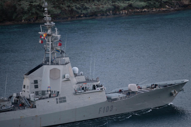 La fragata 'Blas de Lezo' zarpa desde Ferrol para integrarse en la agrupación permanente número 2 de la OTAN en el Mar Negro, a 22 de enero de 2022, en Ferrol, A Coruña, Galicia (España). El buque ha adelantado su salida tres semanas debido a la crisis de