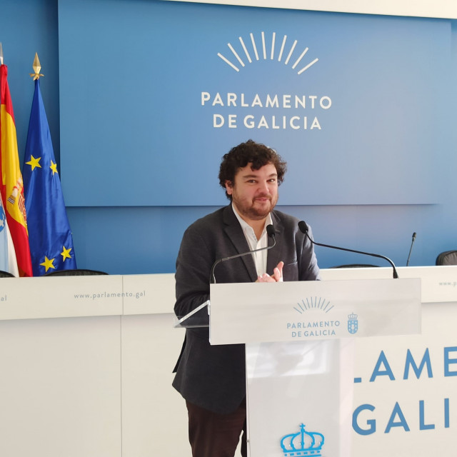 El viceportavoz parlamentario del PSdeG Julio Torrado en rueda de prensa