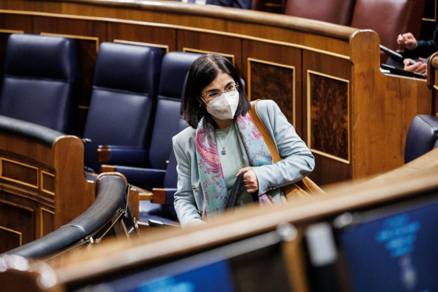La ministra de Sanidad, Carolina Darias,  en una sesión plenaria, en el Congreso de los Diputados, a 1 de febrero de 2022, en Madrid (España). En el pleno de hoy, se debaten, entre otros temas, la votación llevada por el PP para suprimir el Ministerio de