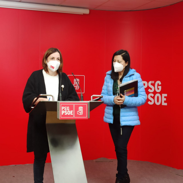 La portavoz de la Ejecutiva del PSdeG, María Pierres, y la secretaría de Vivienda, Aurea Soto, en rueda de prensa