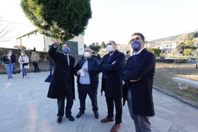 El conselleiro de Sanidade, Julio García Comesaña, en Campo Lameiro.