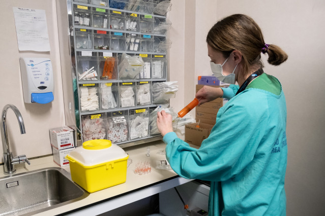 Archivo - Funcionamiento de la Unidad de Cuidados Intensivos del Hospital Álvaro Cunqueiro, Vigo.
