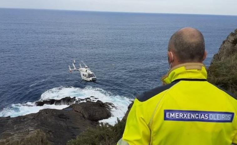 Servicios de emergencias tratan de encontrar a una mujer desaparecia en el Faro de Mera, Oleiros