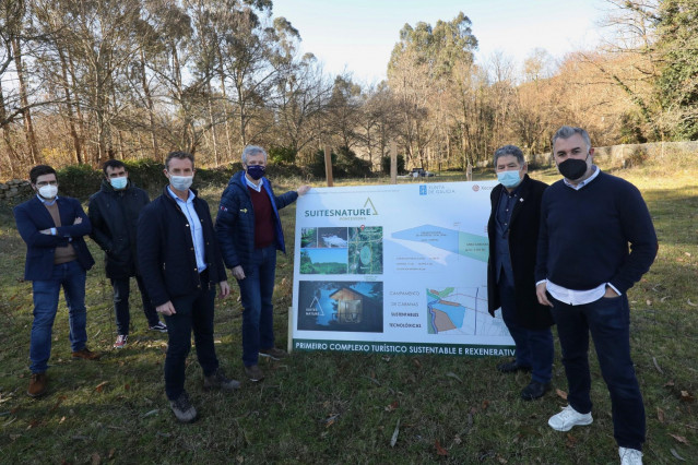 El vicepresidente primero de la Xunta, Alfonso Rueda, ha visitado este sábado el proyecto 'Suites Nature'.