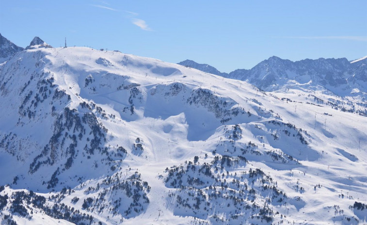 Fallece un vecino de Vigo en la estación de Baqueira, donde sufrió un grave caída mientras esquiaba