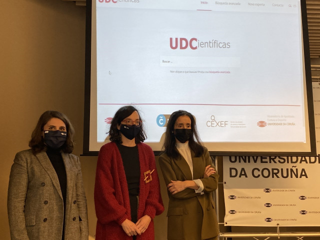 La Directora Del Cexef, Teresa Piñeiro; La Vicerrectora De Igualdade, Cultura E Deporte, Cristina López; Y La Concejala De  Benestar Social, Participación E Igualdade De A Coruña, Yoya Neira, En La Presentación Del Directorio De Expertas