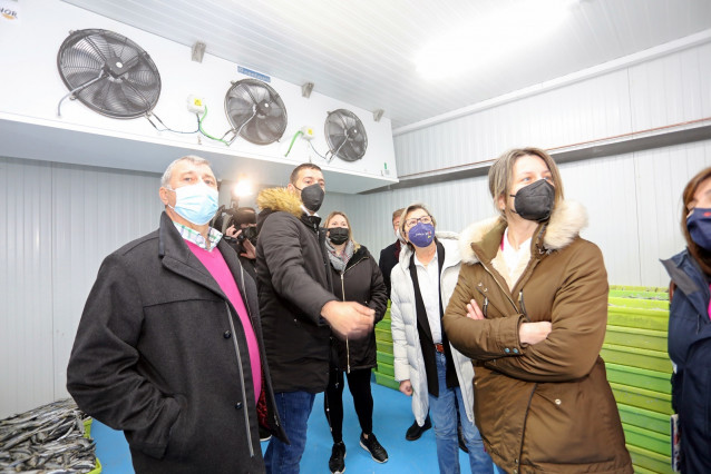 Visita de la conselleira do Mar, Rosa Quintana, al puerto de Corme (A Coruña).