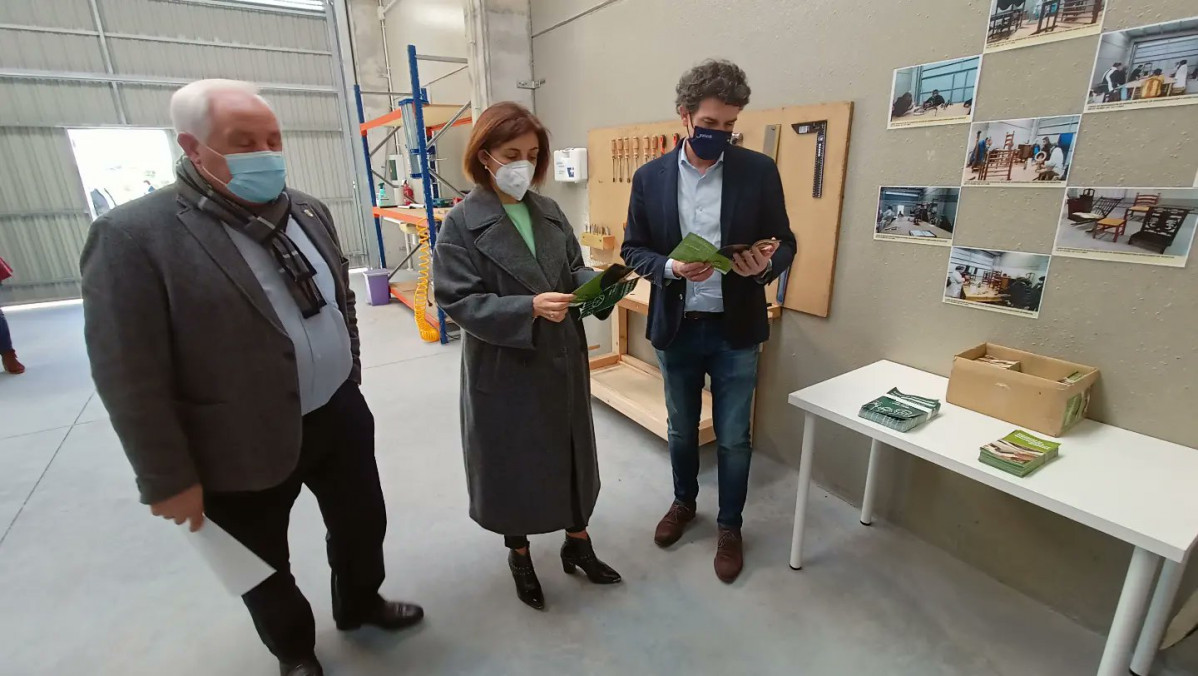 La conselleira de Medio Ambiente visitando el punto de autorecuperaciu00f3n de Outeiro de Rei