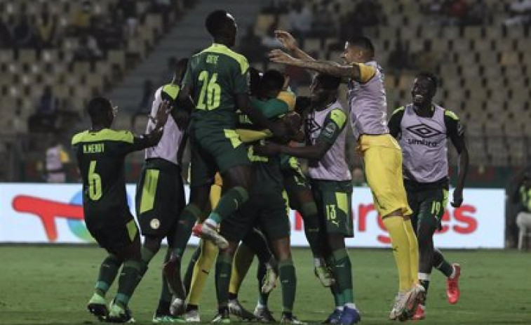 (VÍDEO) Senegal conquista la Copa de África y el titulo lo celebran...¡hasta en Fisterra!