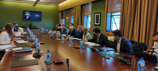 El Puerto de Vigo reúne a la comisión de Construcción naval para analizar los retos del sector y diseñar un plan común.