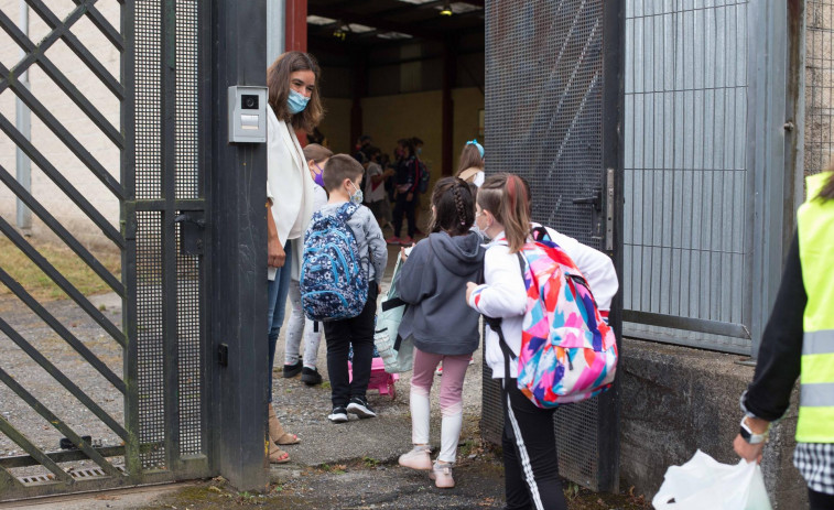 Casi 2.500 casos activos menos en las escuelas gallegas una semana después del cambio metodológico de la Xunta