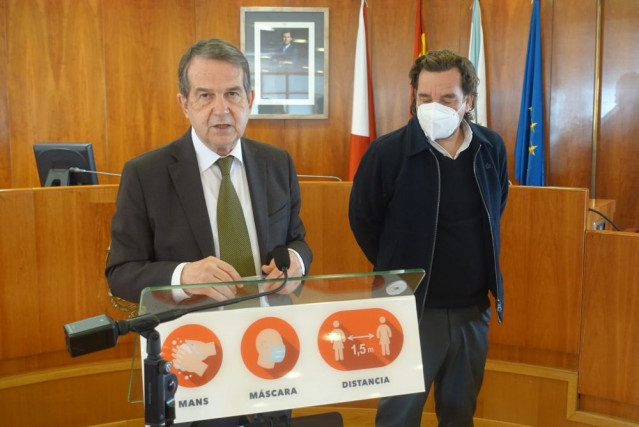 Abel Caballero junto con el responsable del aurotiro Mar de Vigo, Iñaki Teixeira.