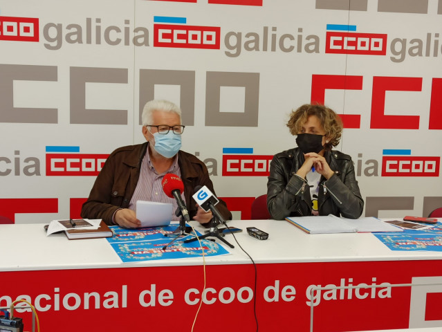 El presidente de la Fundación 10 de Marzo, Xan María Castro, y la secretaria xeral de Comisións Obreiras, Amelia Pérez,en rueda de prensa